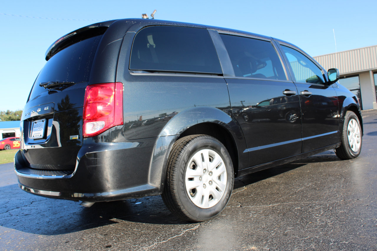 Used 2019 Dodge Grand Caravan SE image 4