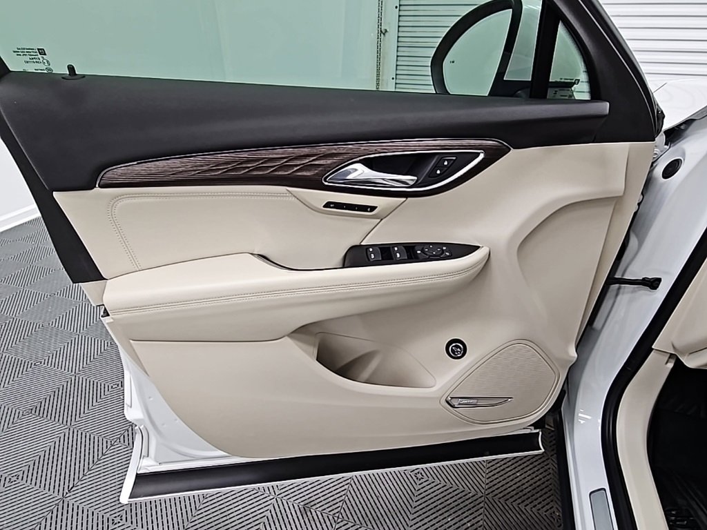 Used 2023 Buick Envision Avenir image 32
