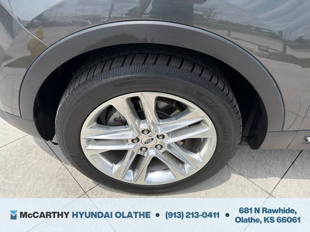 Used 2017 Ford Explorer XLT w/ Equipment Group 202A AWD/4WD image 18