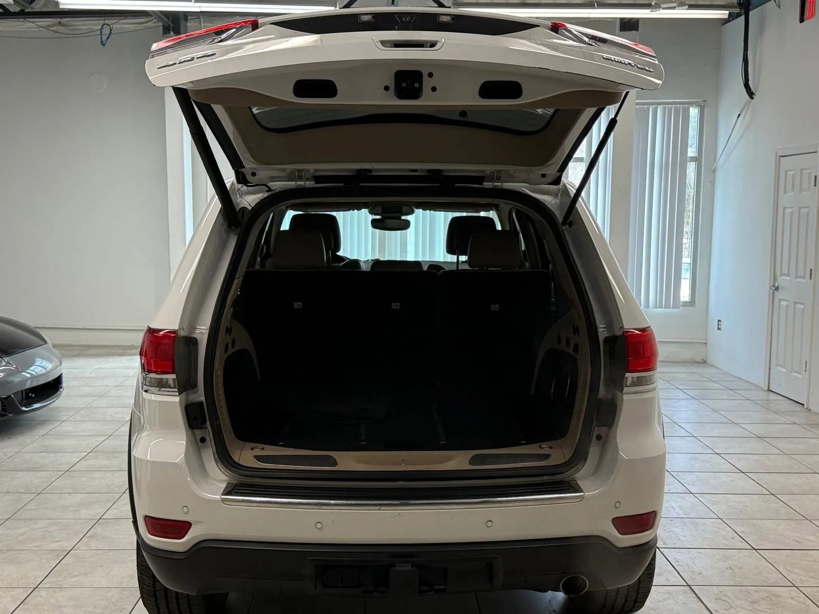 Used 2017 Jeep Grand Cherokee Limited w/ Trailer Tow Group IV AWD/4WD image 35