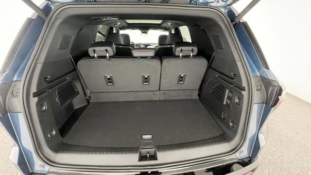 Used 2025 Chevrolet Traverse RS image 46