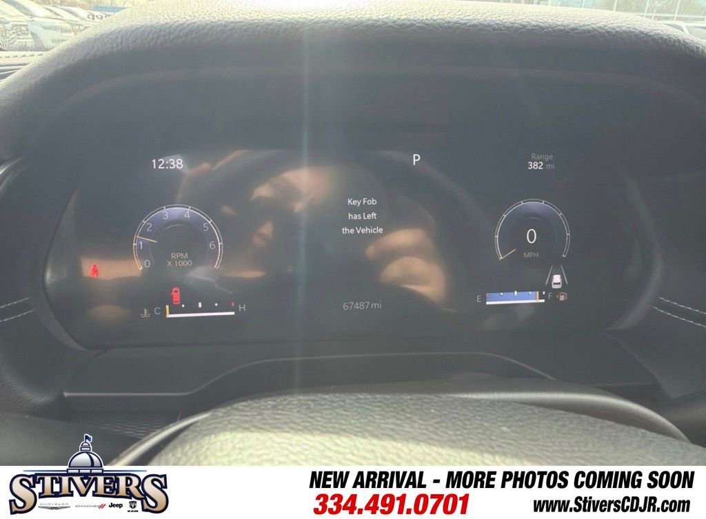 Used 2023 Jeep Grand Cherokee Laredo image 11