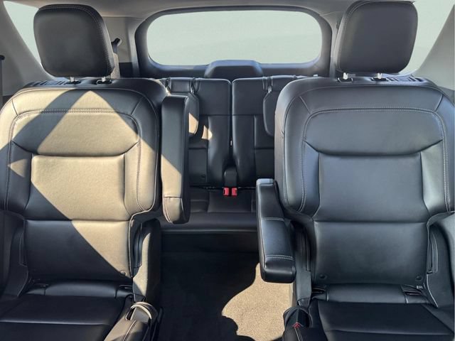 Used 2022 Ford Explorer XLT w/ Equipment Group 202A AWD/4WD image 17