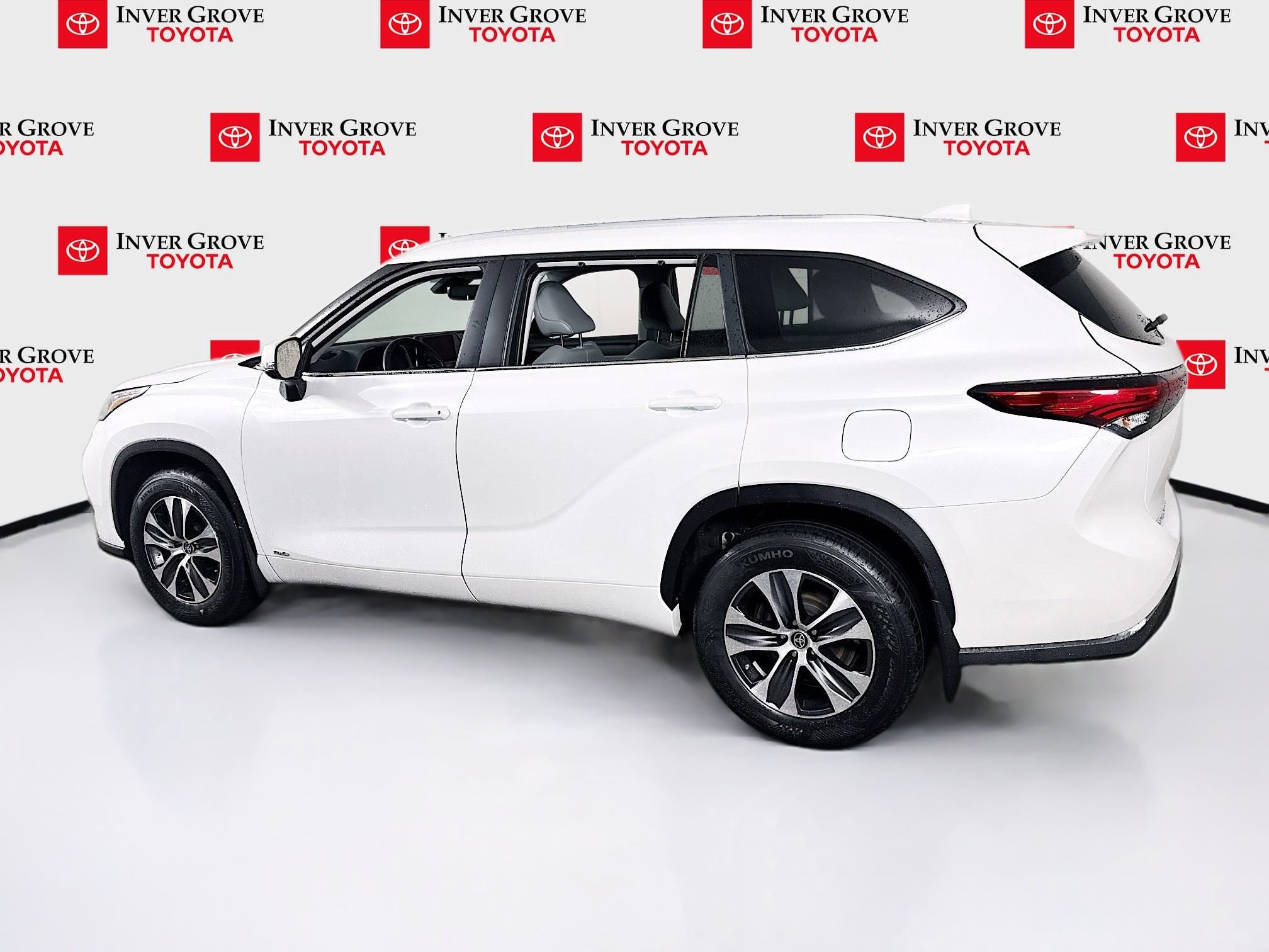 Used 2023 Toyota Highlander XLE AWD/4WD image 7