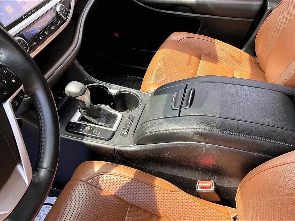 Used 2019 Toyota Highlander Limited AWD/4WD image 12