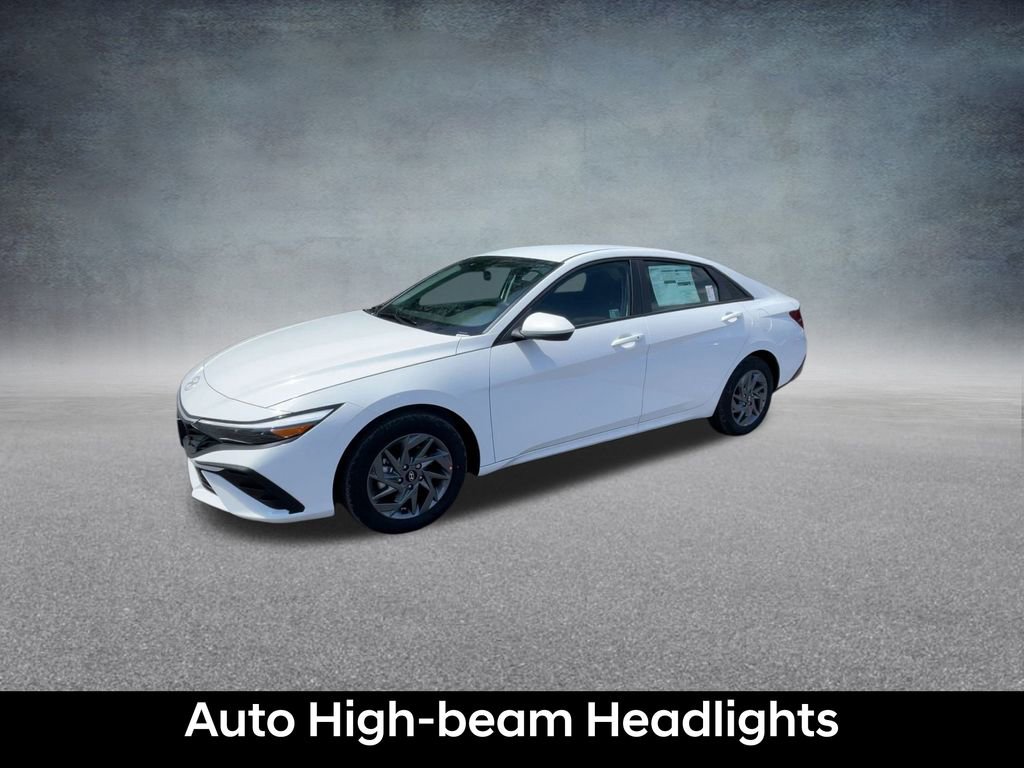 Used 2025 Hyundai Elantra Blue image 10