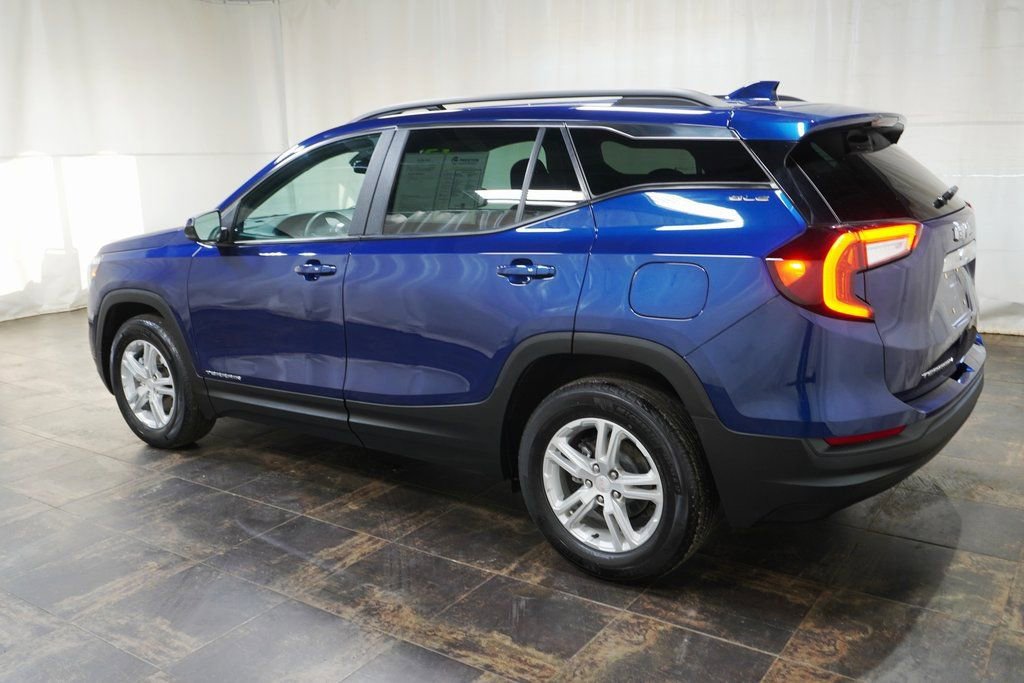 Used 2023 GMC Terrain SLE w/ Driver Convenience Package image 7