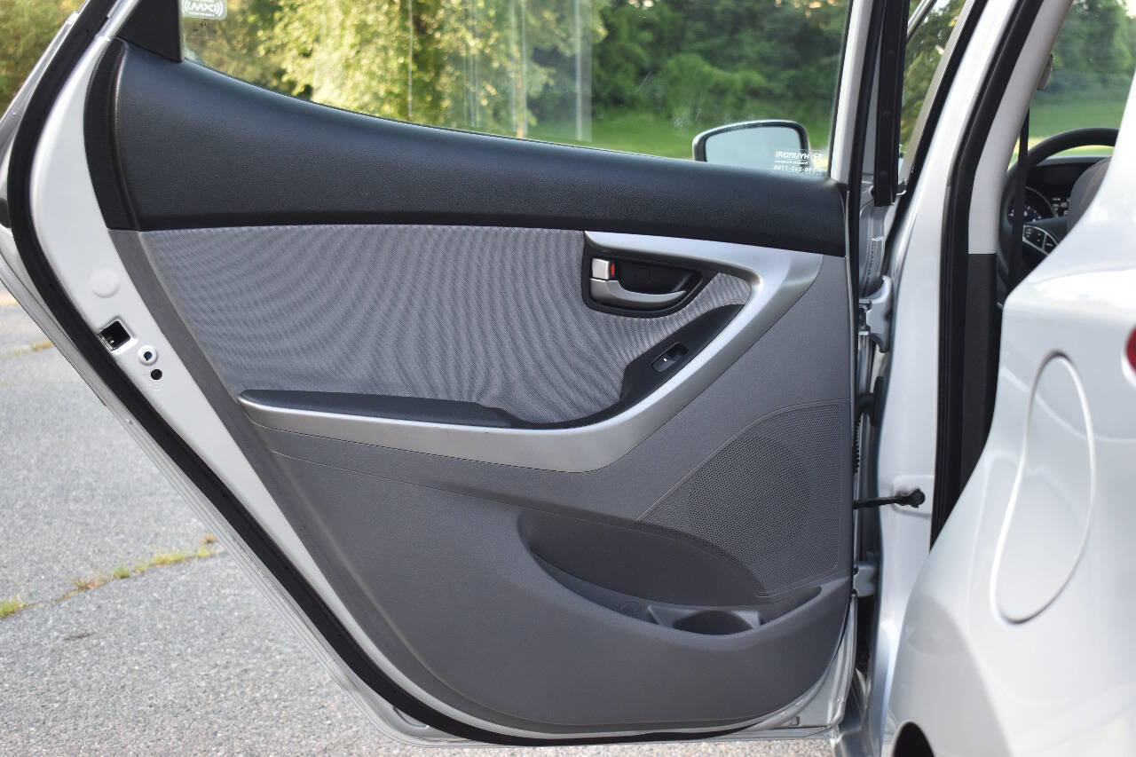 Used 2012 Hyundai Elantra GLS w/ Preferred Pkg 3 image 10