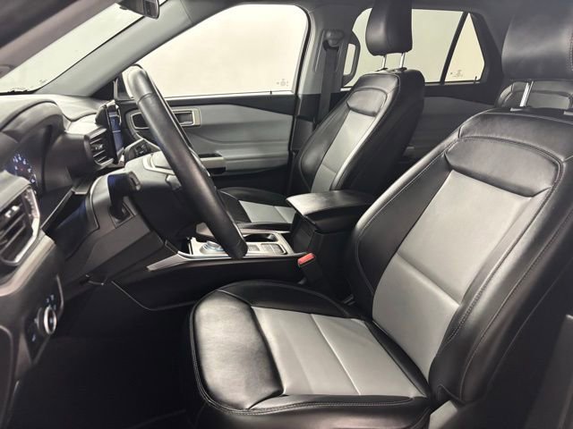Used 2023 Ford Explorer XLT w/ Equipment Group 202A image 18