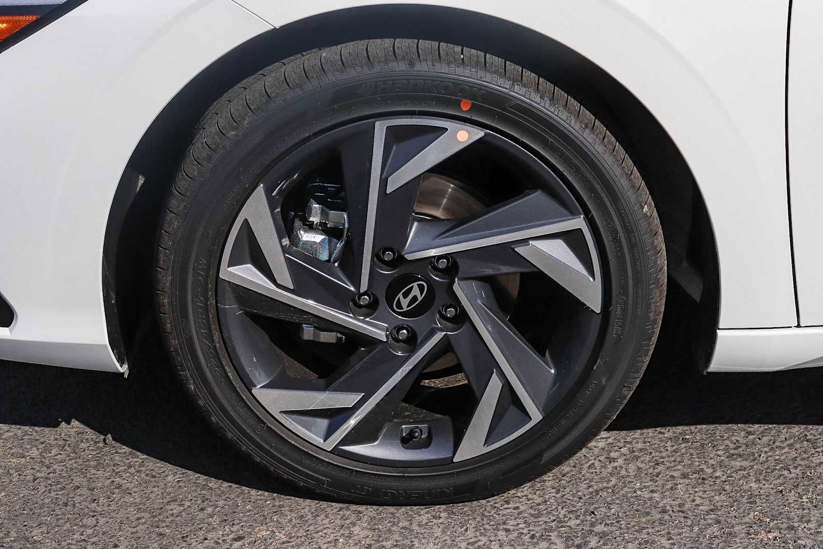 New 2026 Hyundai Elantra Limited FWD image 12