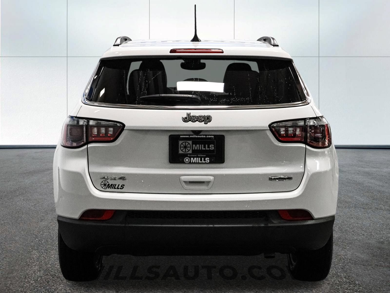 Used 2024 Jeep Compass Latitude AWD/4WD image 8