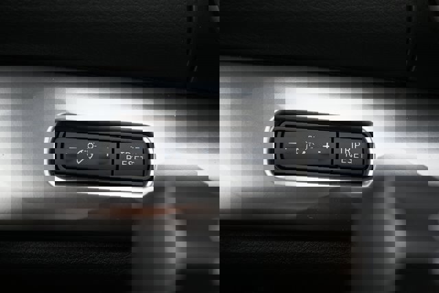 Used 2016 Nissan Maxima SR w/ Midnight Edition image 41