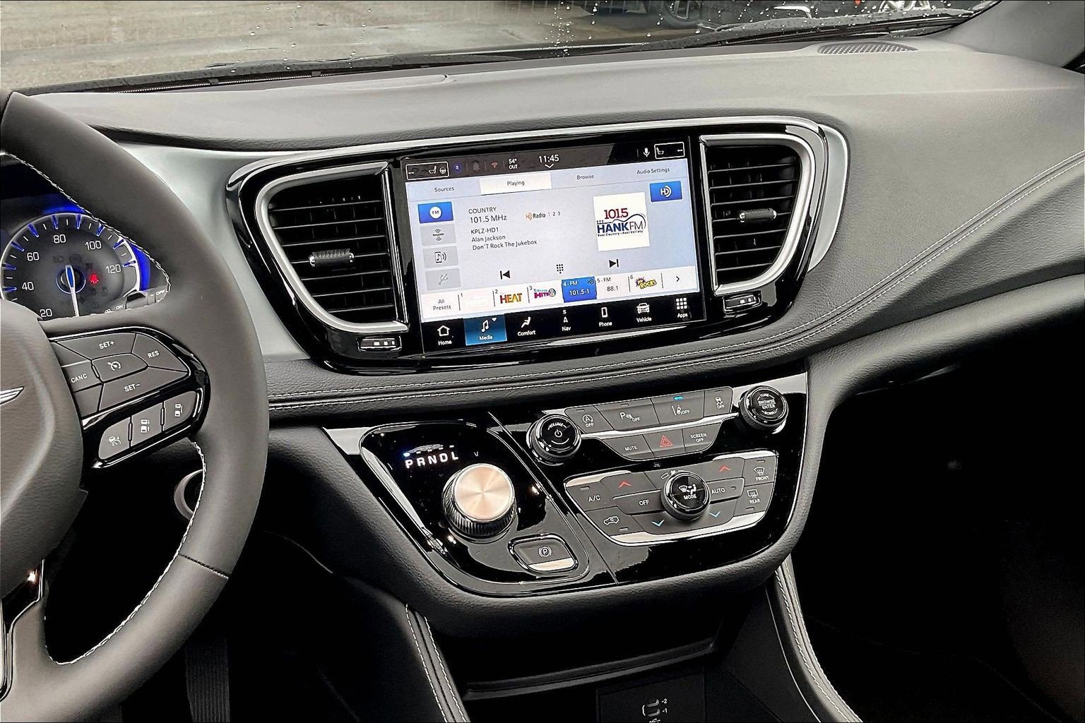 New 2026 Chrysler Pacifica Limited w/ S Appearance Package image 7