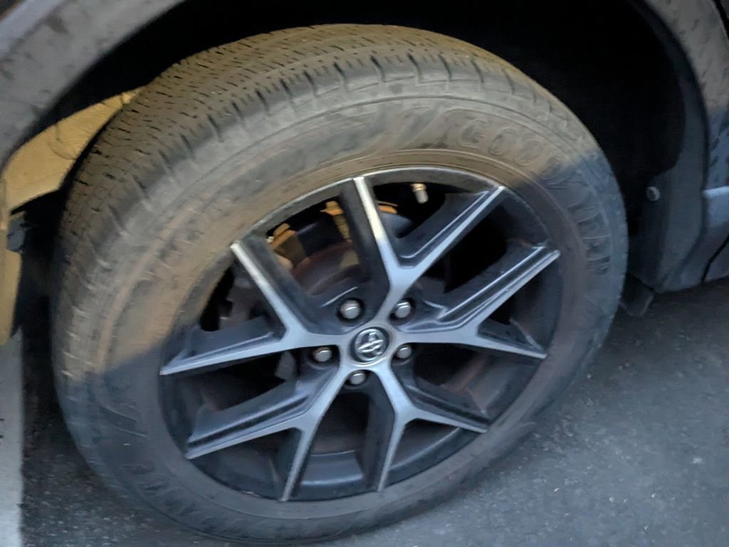 Used 2018 Toyota RAV4 SE w/ Power Extra Value Package FWD image 9