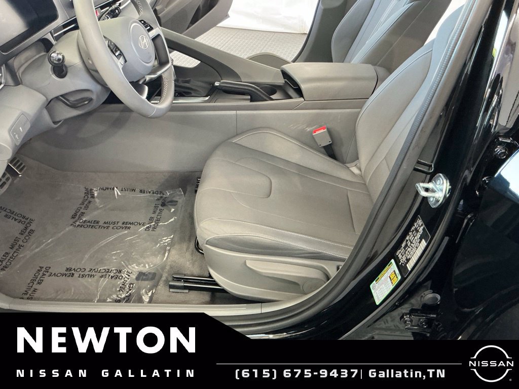 Used 2025 Hyundai Elantra Sport FWD image 11