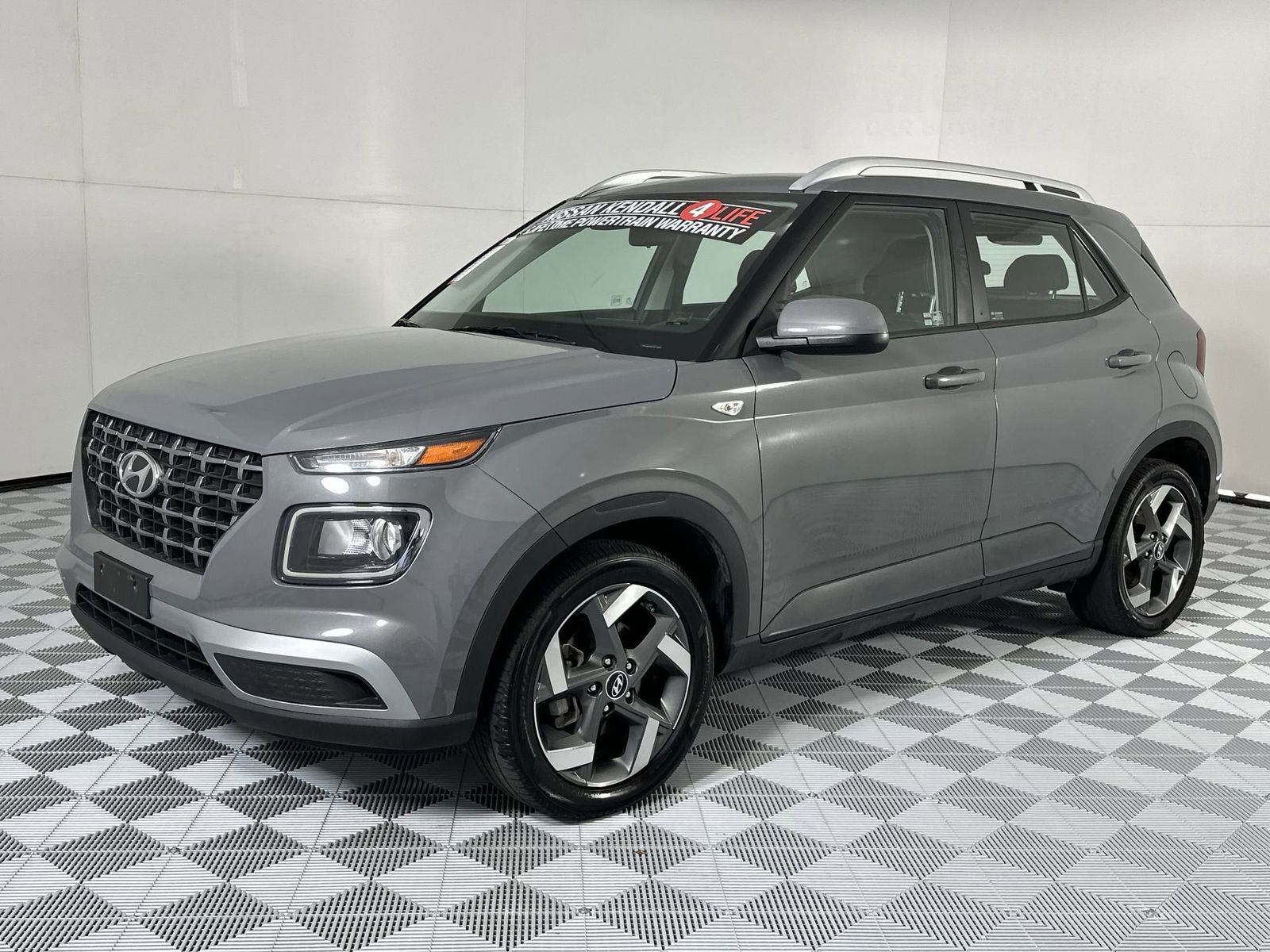 Used 2021 Hyundai Venue SEL w/ Cargo Package image 4