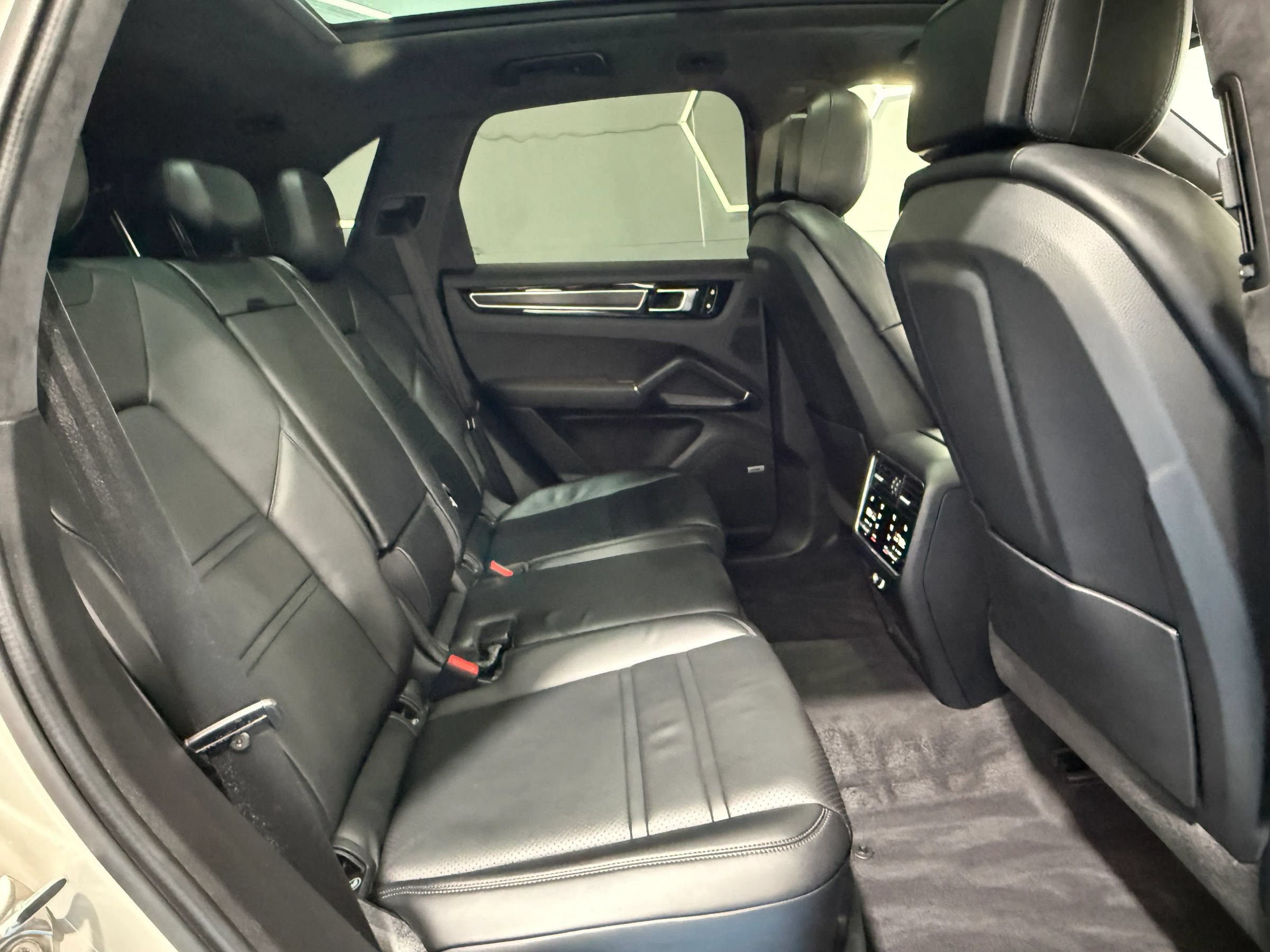 Used 2021 Porsche Cayenne GTS AWD/4WD image 33