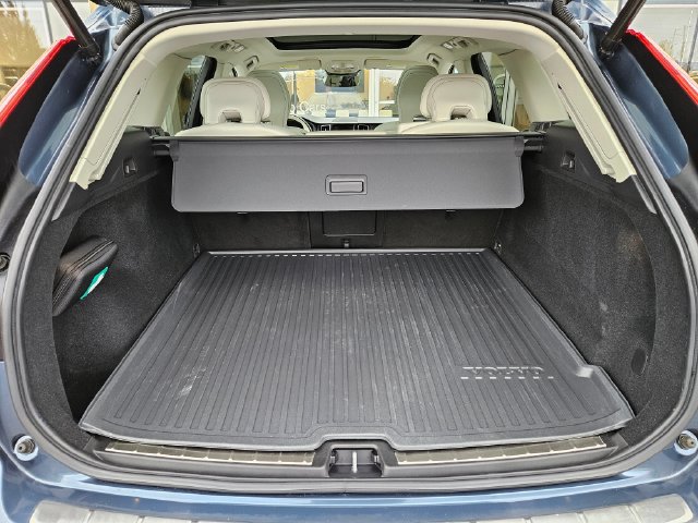 Used 2024 Volvo XC60 B5 Plus w/ Protection Package Premier AWD/4WD image 12