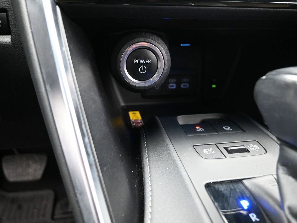 Used 2023 Toyota Venza LE image 17