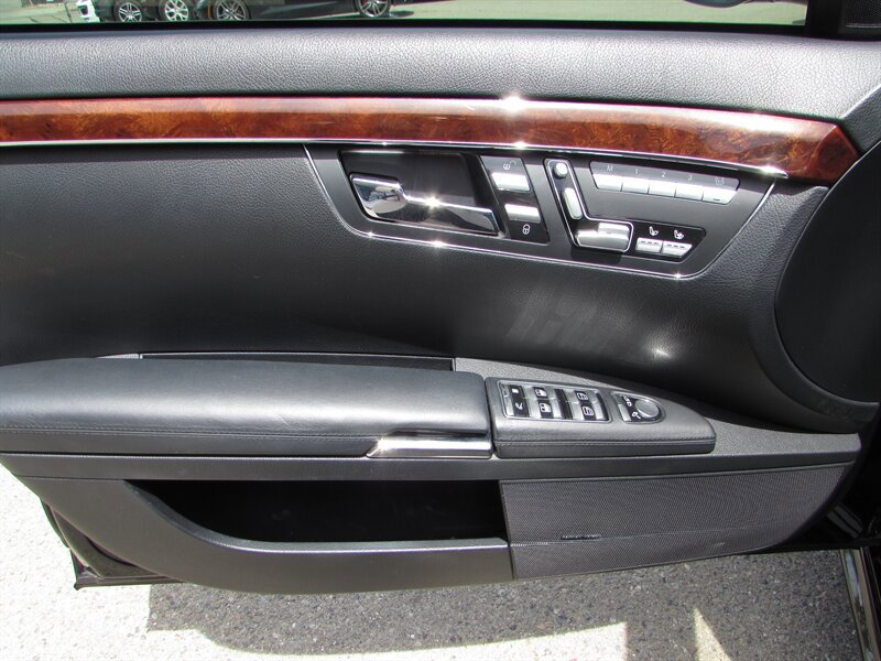 Used 2007 Mercedes-Benz S 550 image 12
