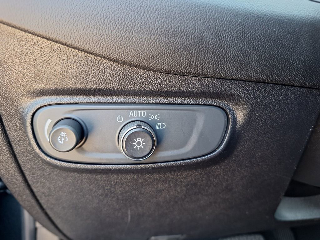 Used 2018 Chevrolet Equinox LT image 21