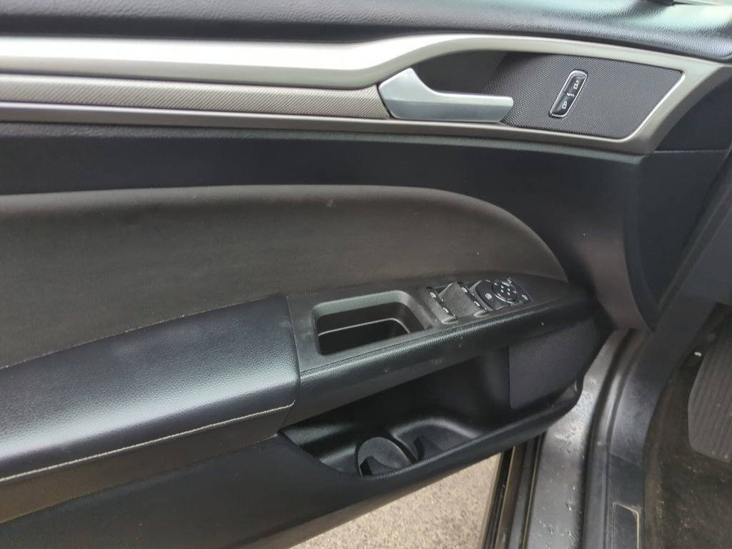 Used 2018 Ford Fusion SE image 8