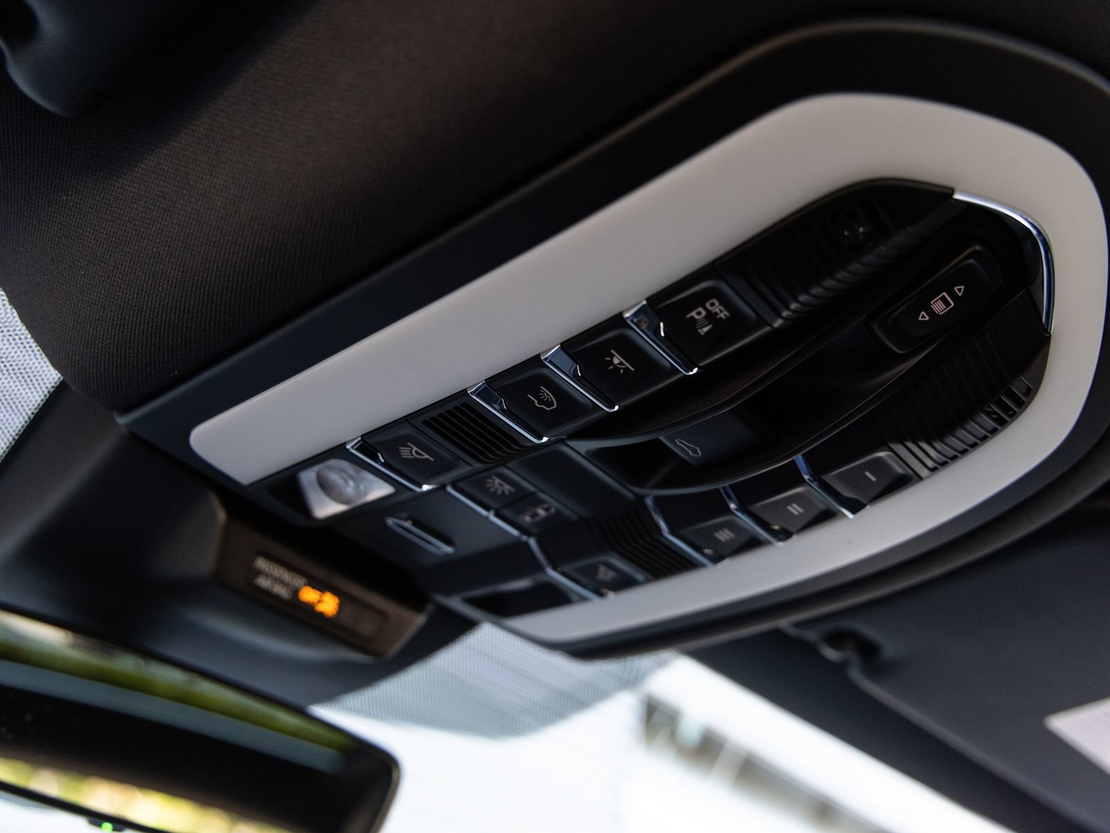 Certified 2026 Porsche Macan AWD/4WD image 19
