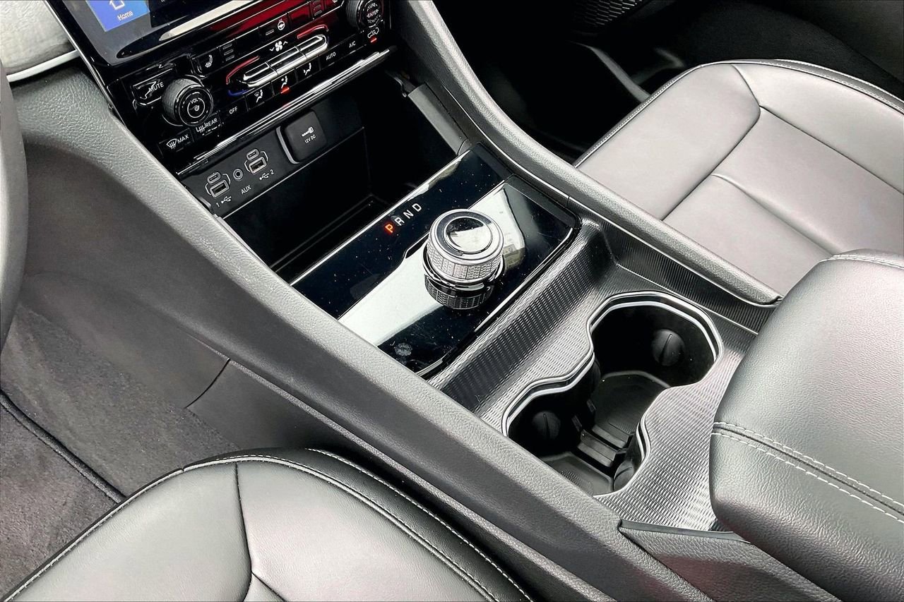 Certified 2025 Jeep Grand Cherokee Limited w/ Black Appearance Package image 33