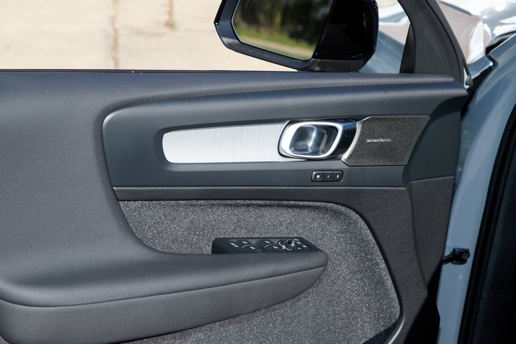 New 2026 Volvo XC40 B5 Ultra w/ Climate Package image 11