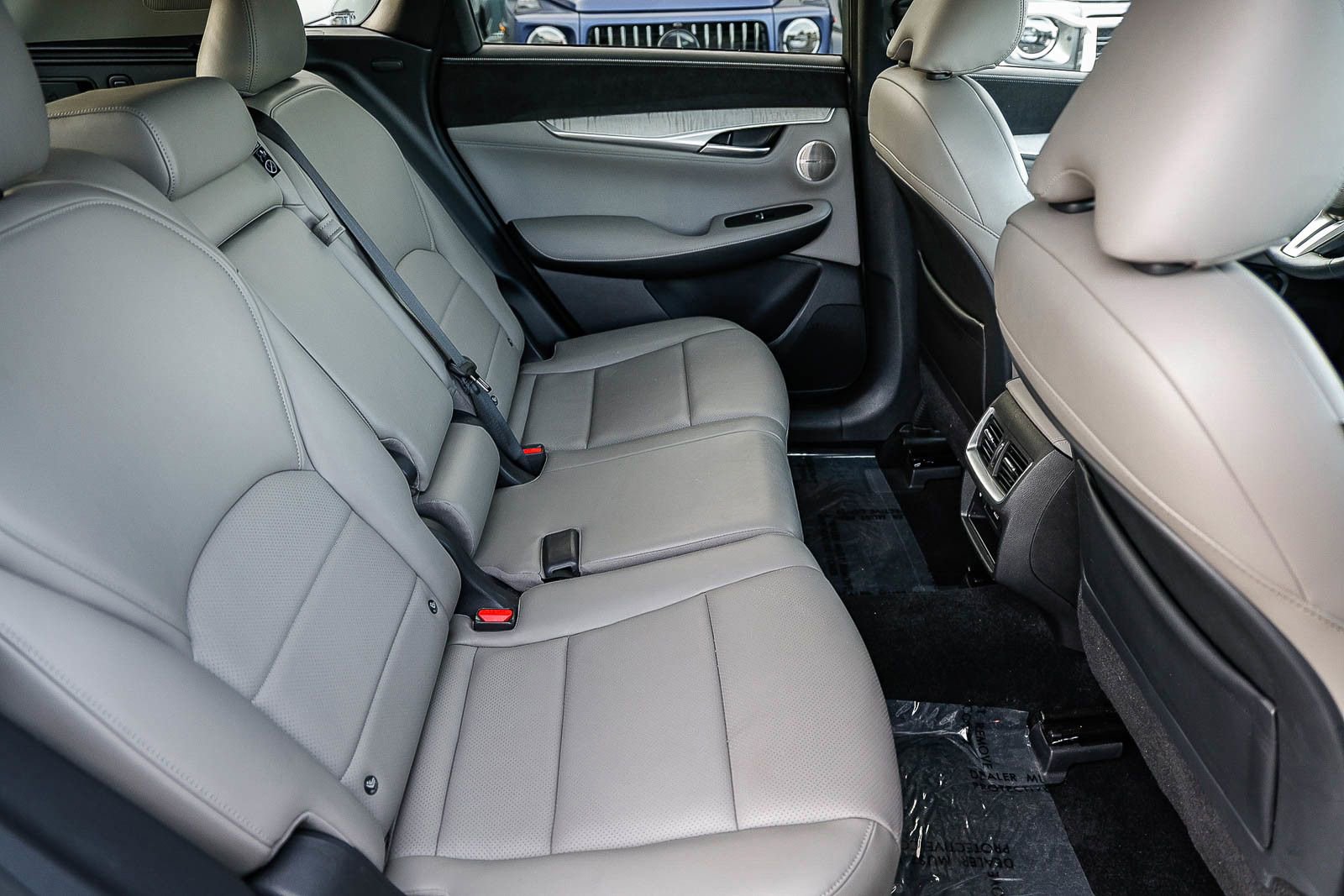 Used 2023 INFINITI QX50 Sensory image 18