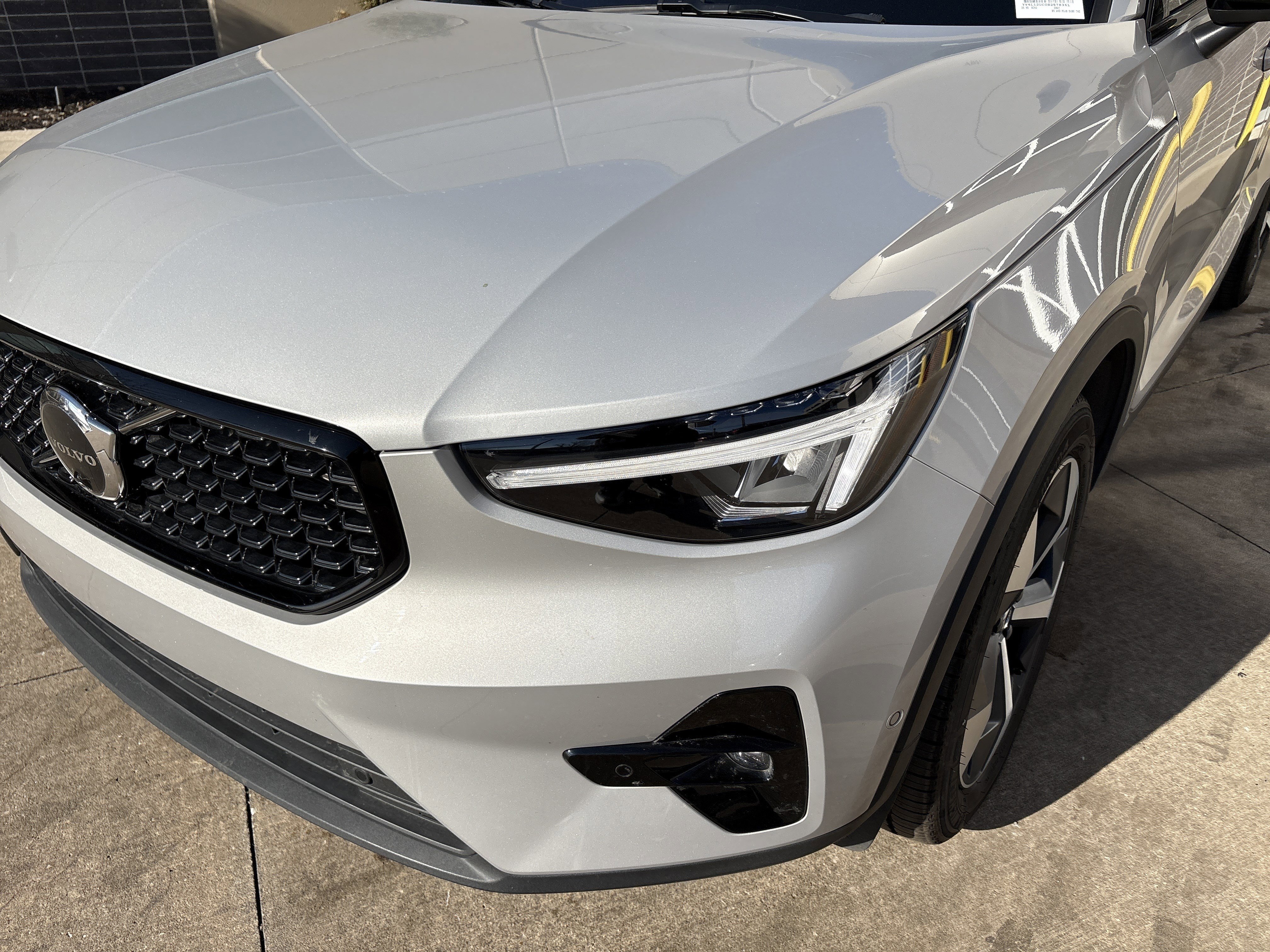 Certified 2025 Volvo XC40 B5 Plus image 6