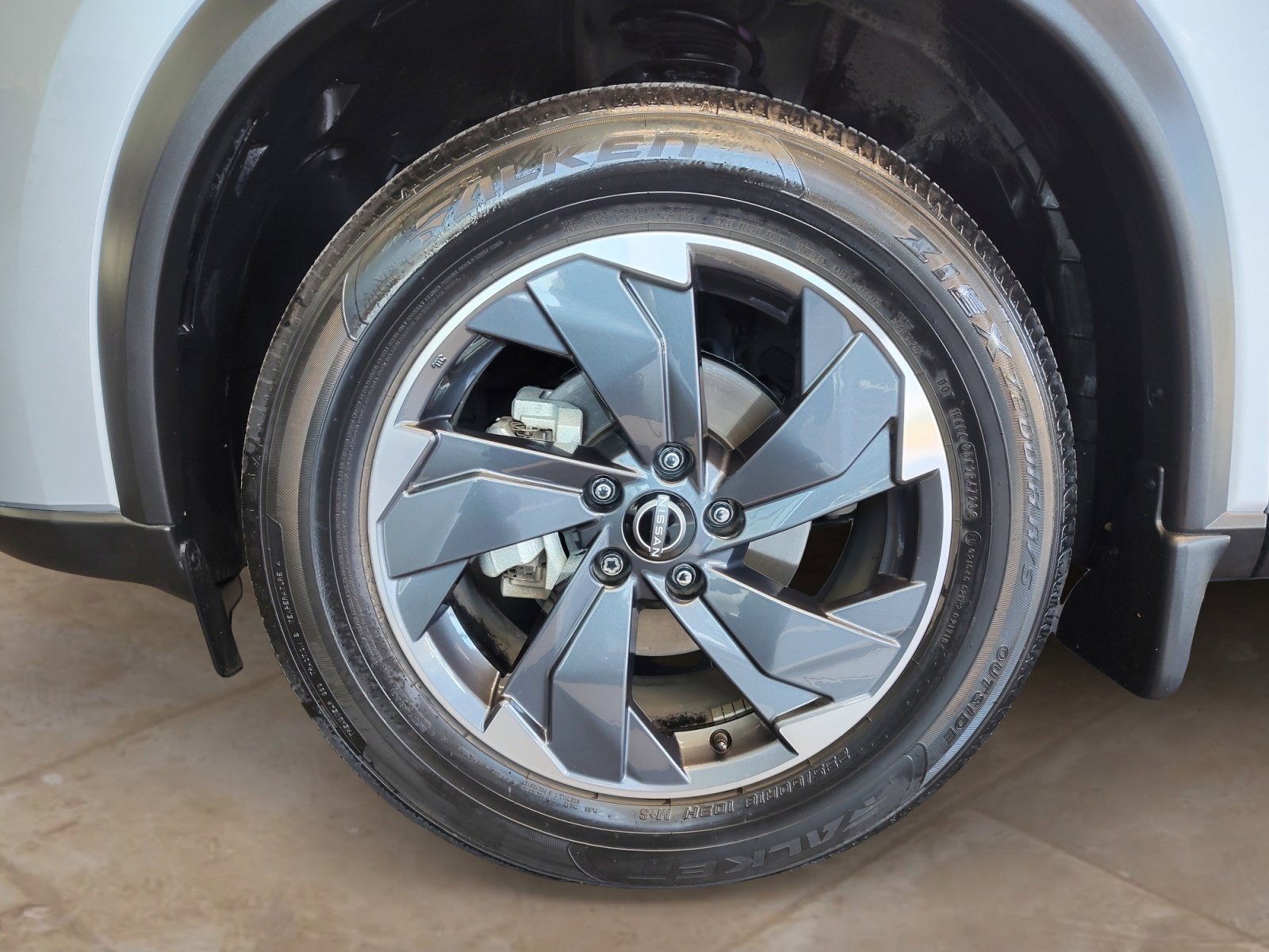 Certified 2024 Nissan Rogue SV image 27