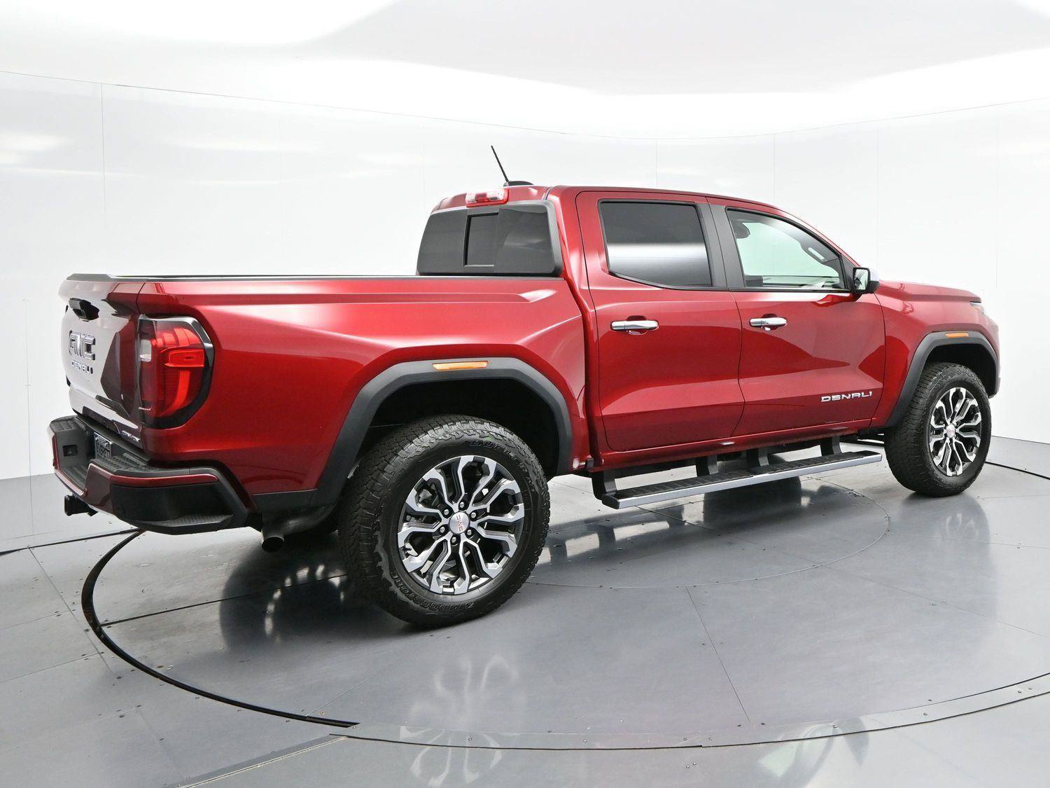 Used 2026 GMC Canyon Denali AWD/4WD image 7