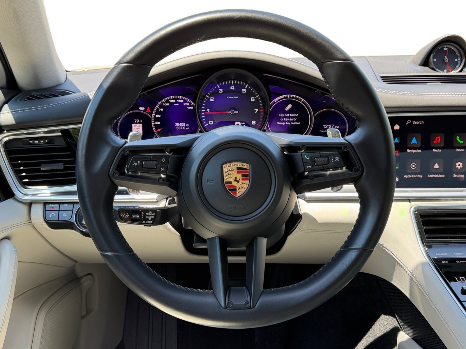 Used 2023 Porsche Panamera image 11