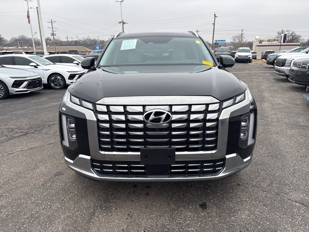 Used 2023 Hyundai Palisade Calligraphy w/ Cargo Package image 2