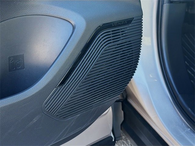 Used 2022 Toyota Venza XLE image 23