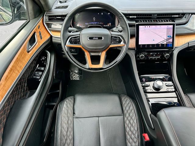 Used 2025 Jeep Grand Cherokee Summit image 24