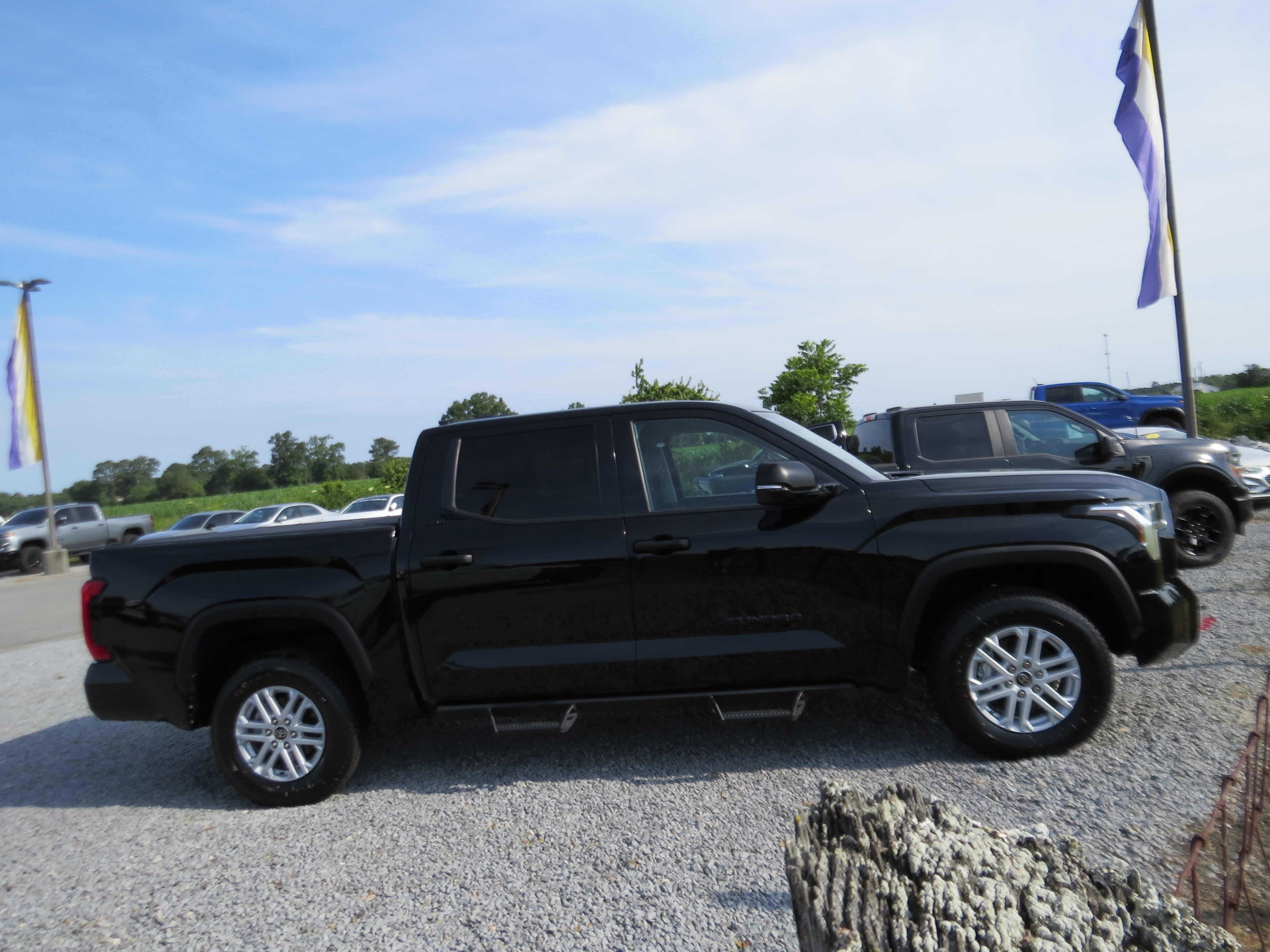 Used 2024 Toyota Tundra SR5 w/ SR5 Convenience Package AWD/4WD image 28