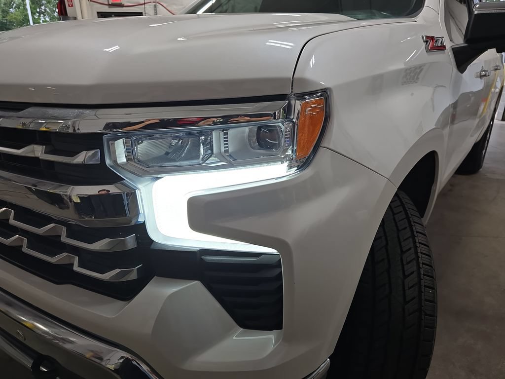 Used 2022 Chevrolet Silverado 1500 LTZ AWD/4WD image 34