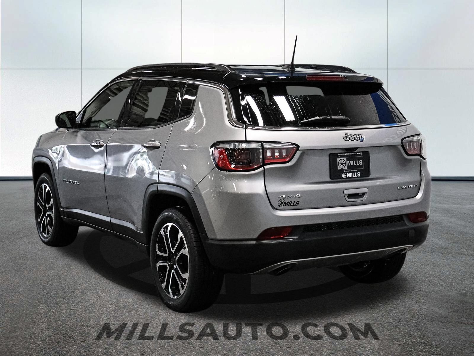 Used 2023 Jeep Compass Limited AWD/4WD image 5