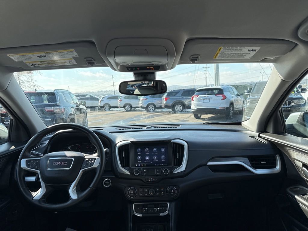 Used 2024 GMC Terrain SLT image 30