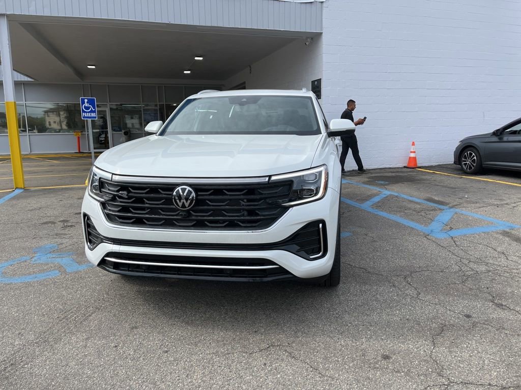 New 2026 Volkswagen Atlas Cross Sport SEL Premium R-Line image 2