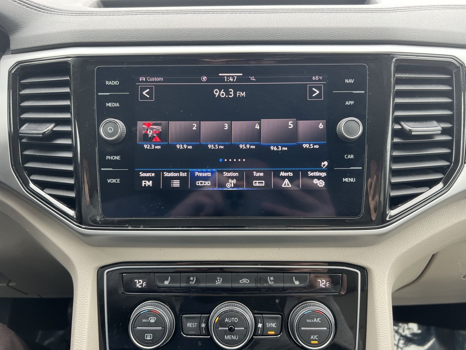Used 2021 Volkswagen Atlas SEL Premium AWD/4WD image 18
