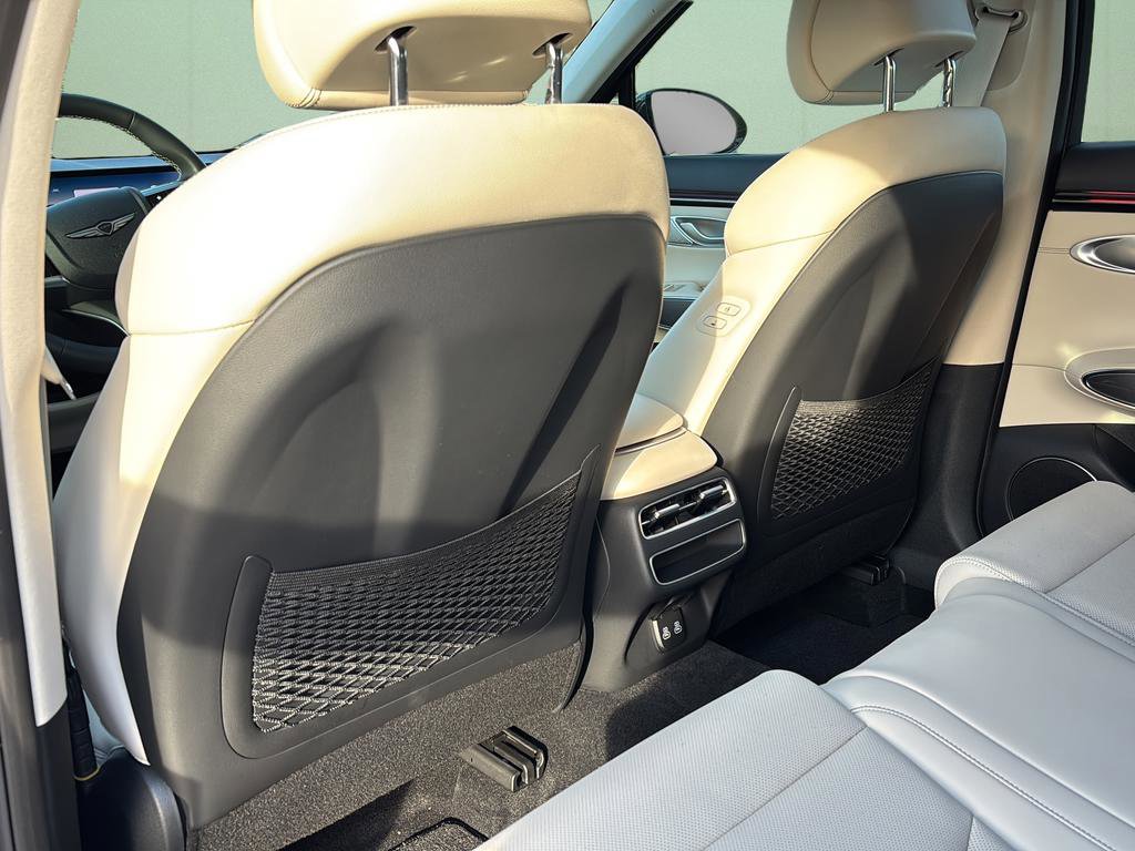 Used 2026 Genesis GV70 2.5T Select image 22