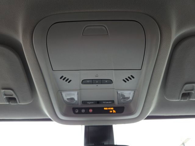 Used 2023 GMC Acadia SLT image 13