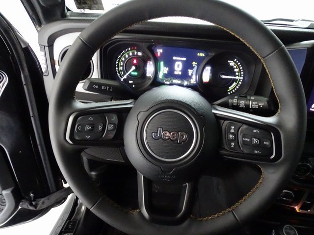 Certified 2024 Jeep Wrangler Unlimited w/ Convenience Group AWD/4WD image 4