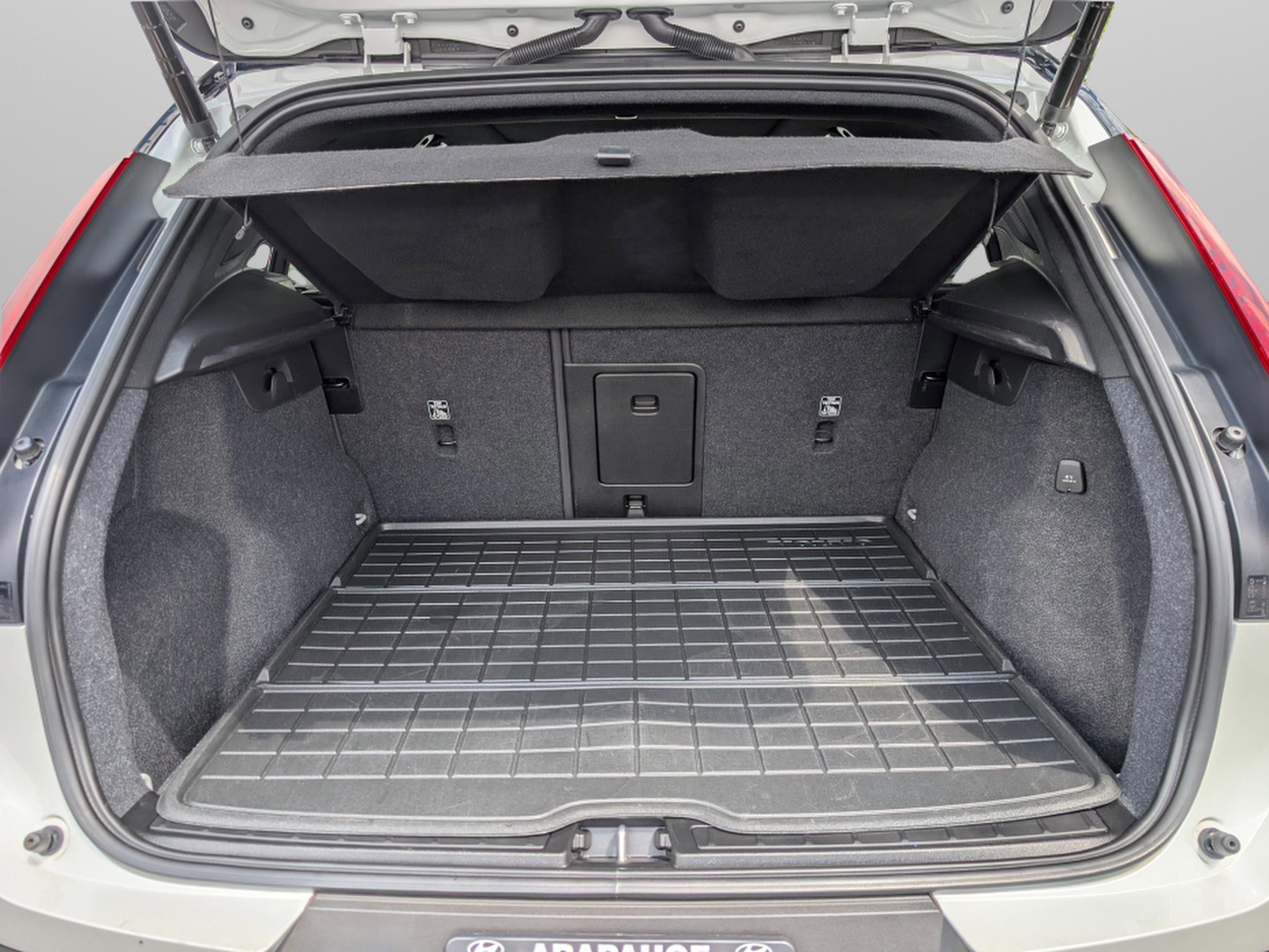 Used 2023 Volvo XC40 Recharge Ultimate w/ Protection Package Premier image 18