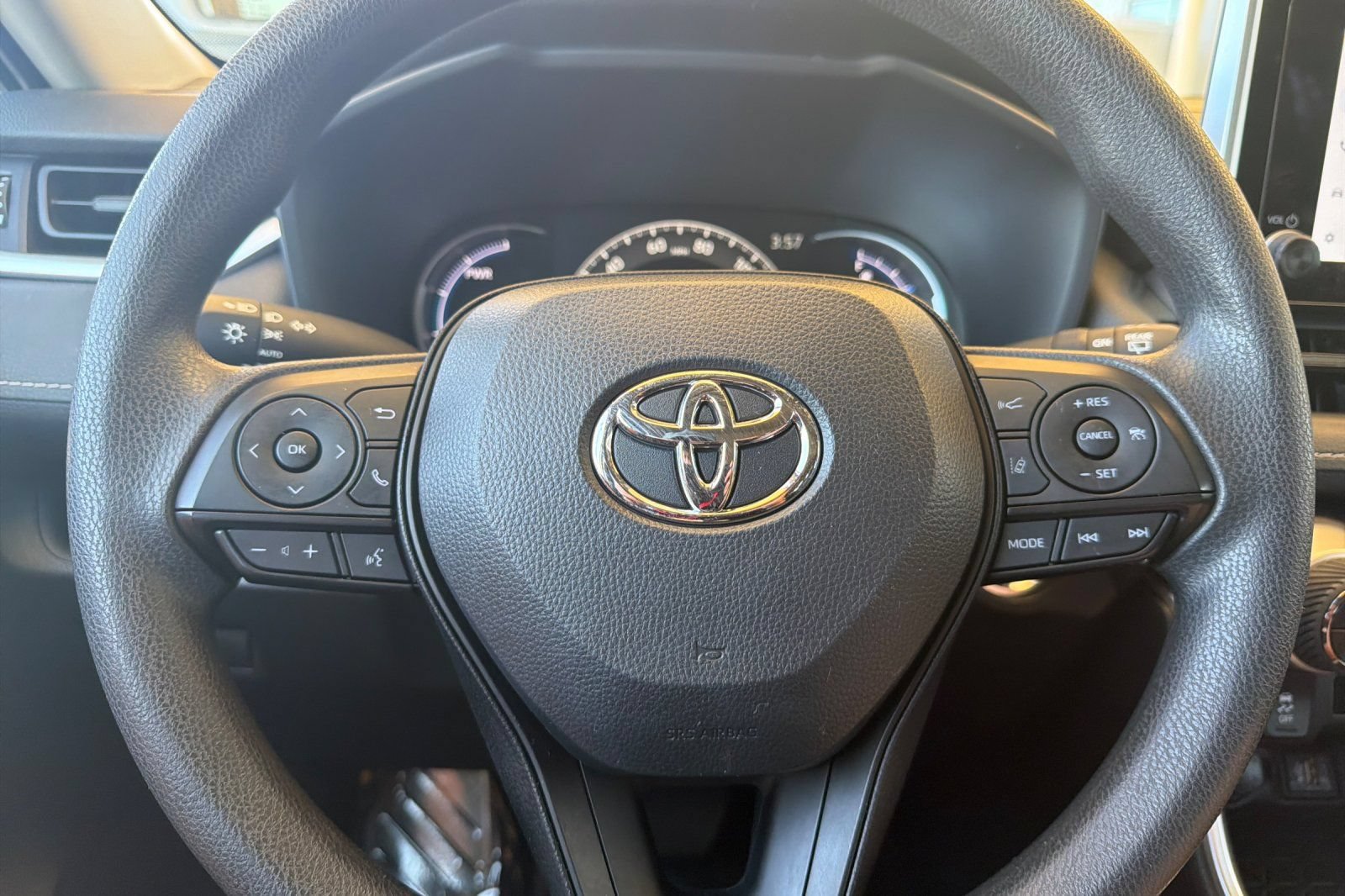 Used 2025 Toyota RAV4 XLE AWD/4WD image 26