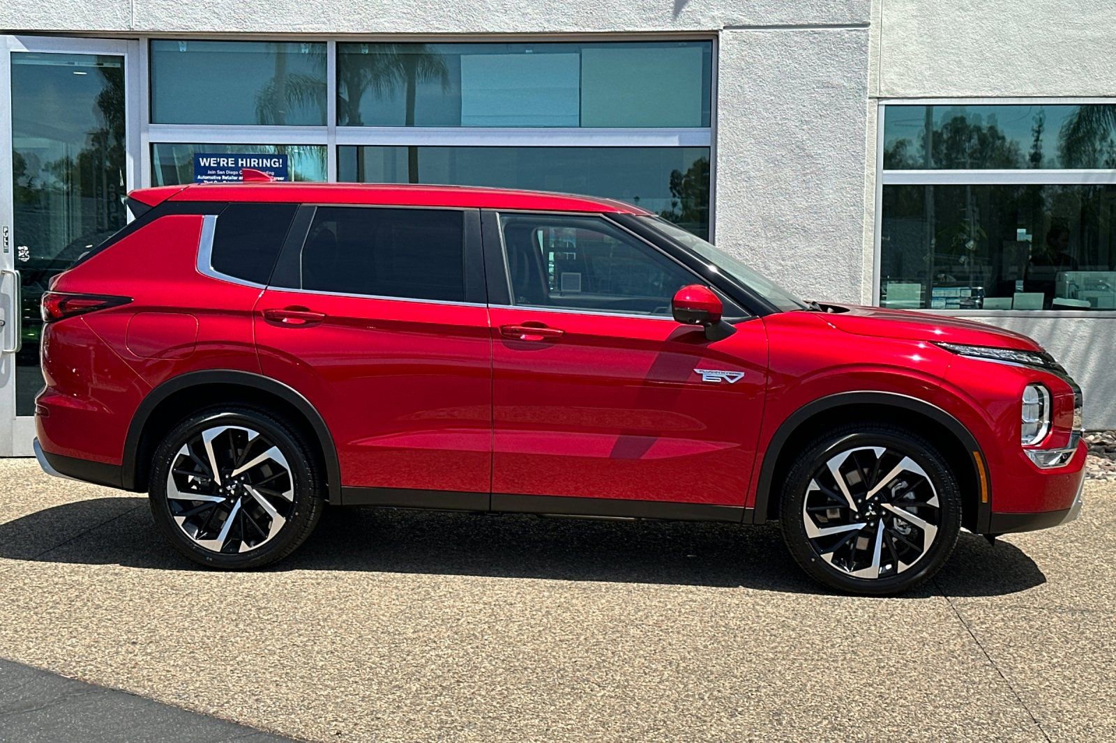 New 2025 Mitsubishi Outlander SE image 3