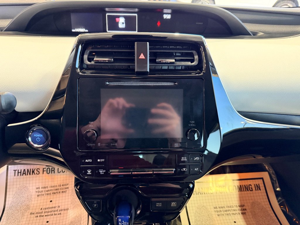 Used 2017 Toyota Prius Three w/ Advanced Technology Package image 10